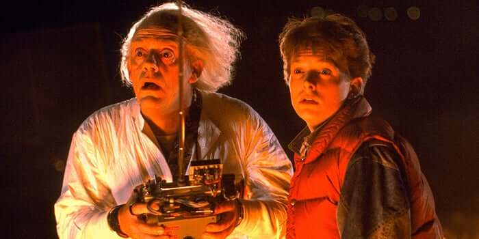 Christopher Lloyd dan Michael J. Fox dalam salah satu scene Back To The Future